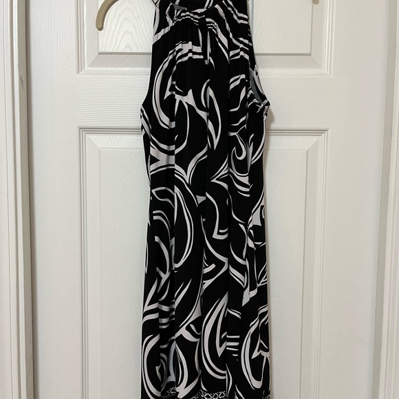 White House Black Market Dresses & Skirts - WHBM short party dress flattering